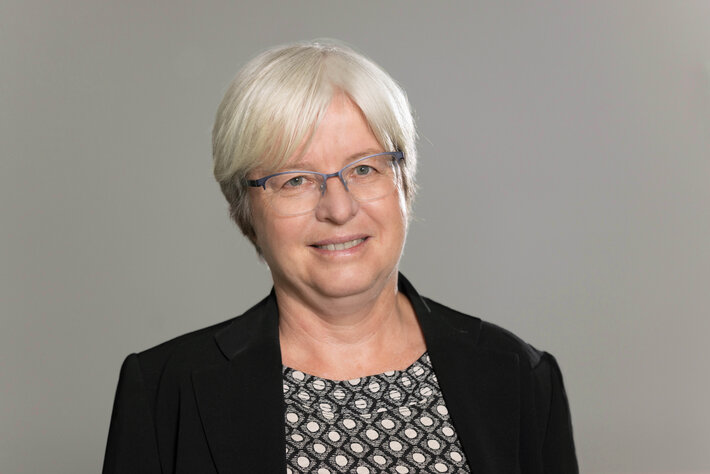 Porträtfoto von Barbara Göbel